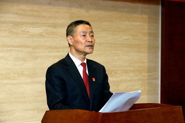 尊龙集团官网集团一届一次全委会选举出新一届辅导集体 斯泽夫当选尊龙集团官网党委书记